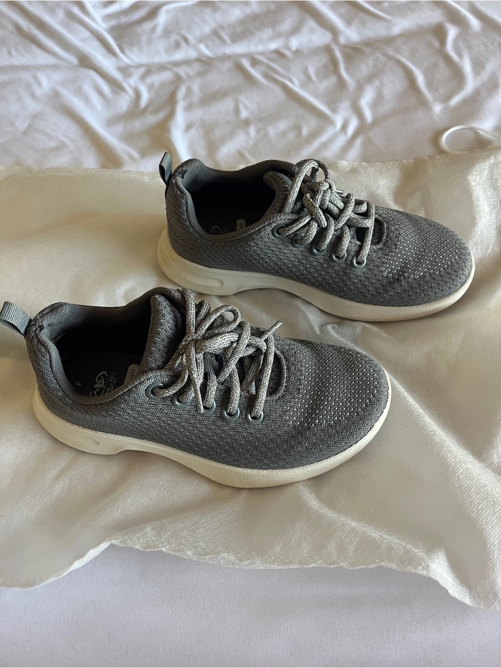 Athletic Works Size 6 Grey Knit Memory Foam Sneakers